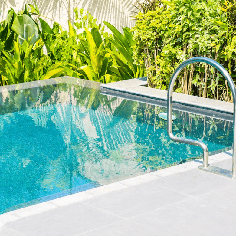 مسبح فى الشارقة