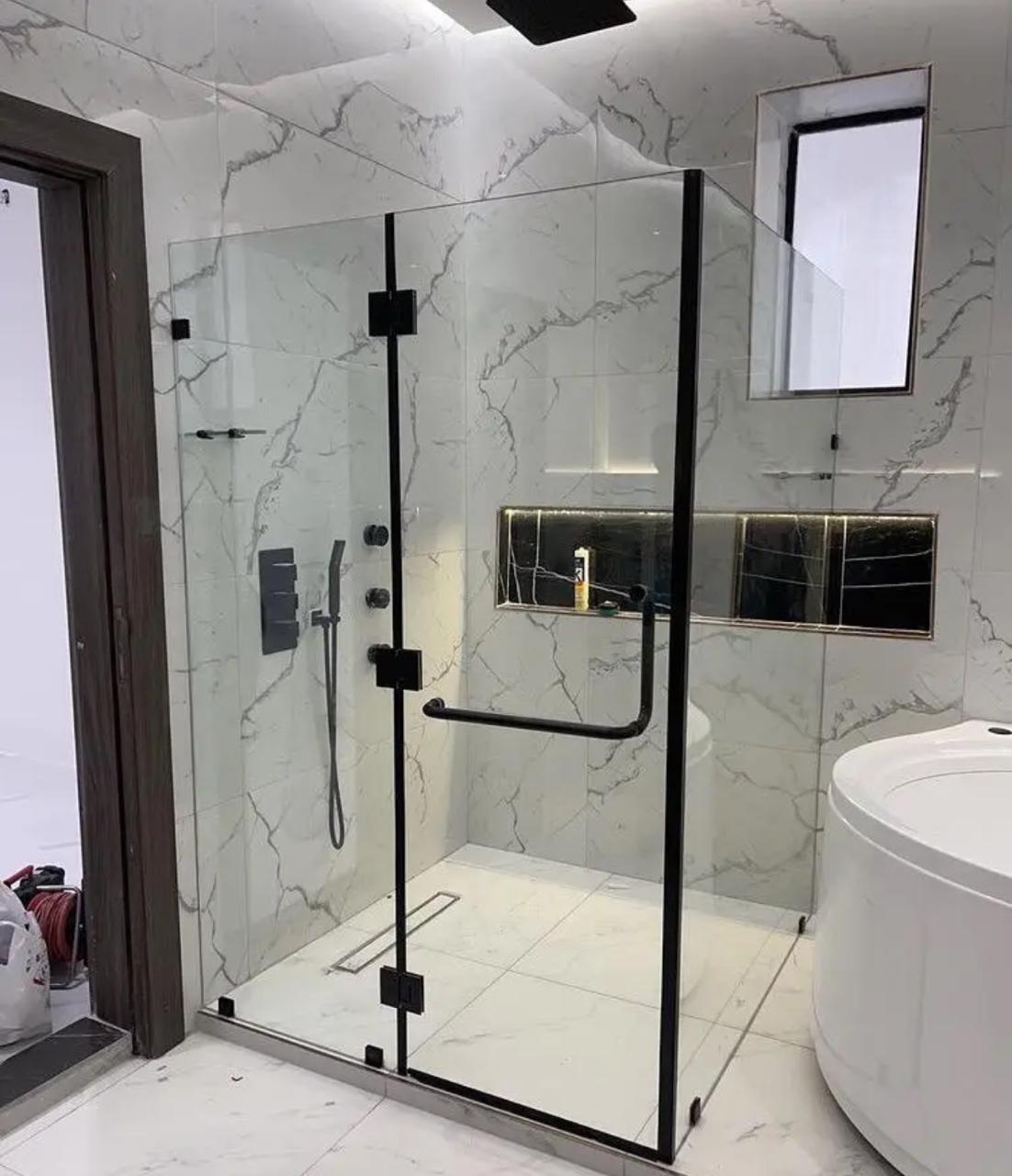 تركيب كبائن شاور 2026 - شركة مكة فى دبى 19 كبائن شاور