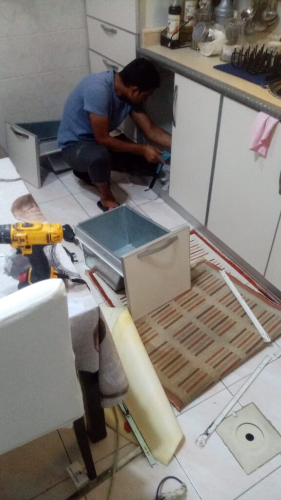 تصليح وصيانة مطابخ المنيوم وخشب 2026 | فى دبى 64 تصليح مطابخ