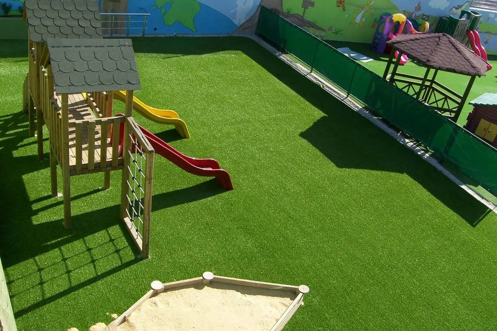 تركيب عشب صناعي