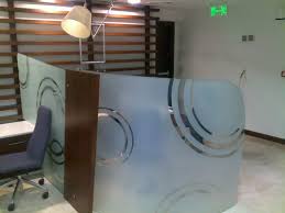 تركيب بارتشنات زجاج فى الشارقة