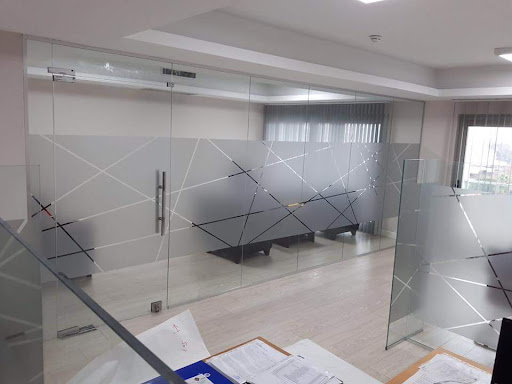 تركيب بارتشنات زجاجية