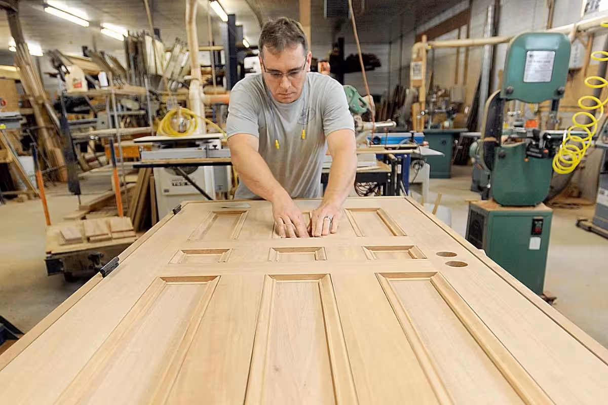 نجار في أم القيوين